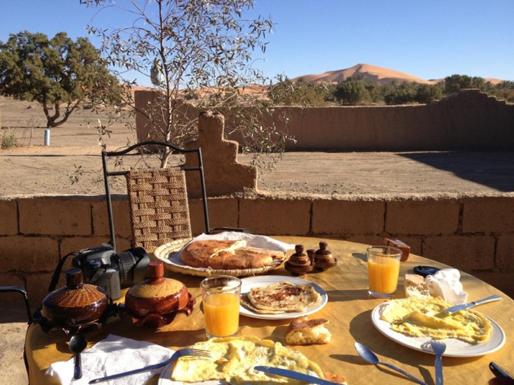 Auberge La Source Merzouga Bagian luar foto